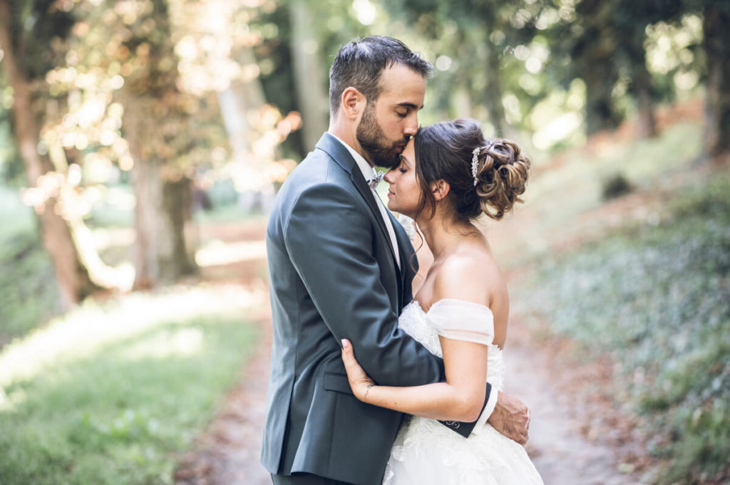 Séance couple du mariage au château du Bezy