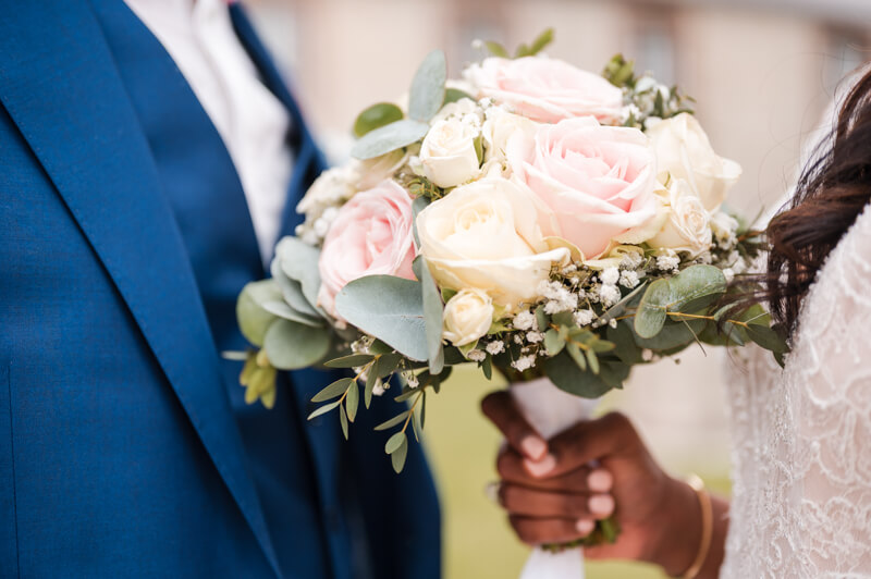 mariage-couple-abbaye-royale-notre-dame-cercanceaux-901