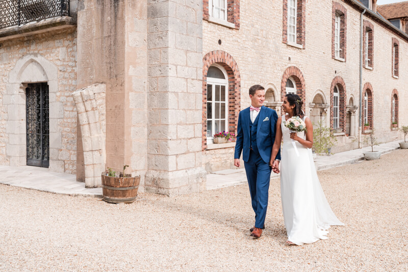 mariage-couple-abbaye-royale-notre-dame-cercanceaux-904