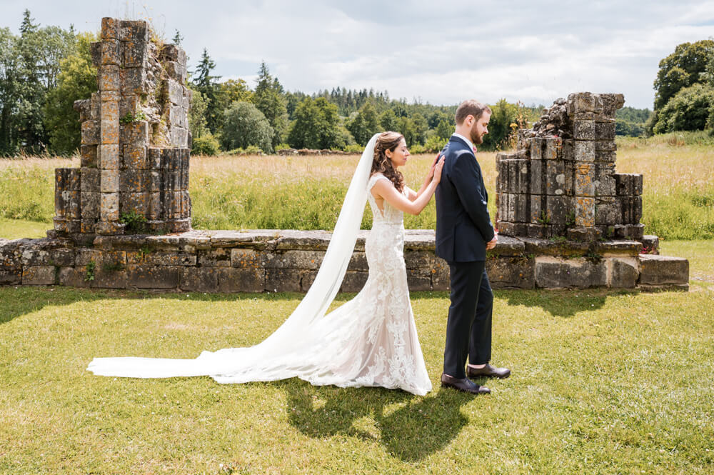 First look de mariage à l'Abbaye de Saint-Evroult-Notre-Dame-du-Bois