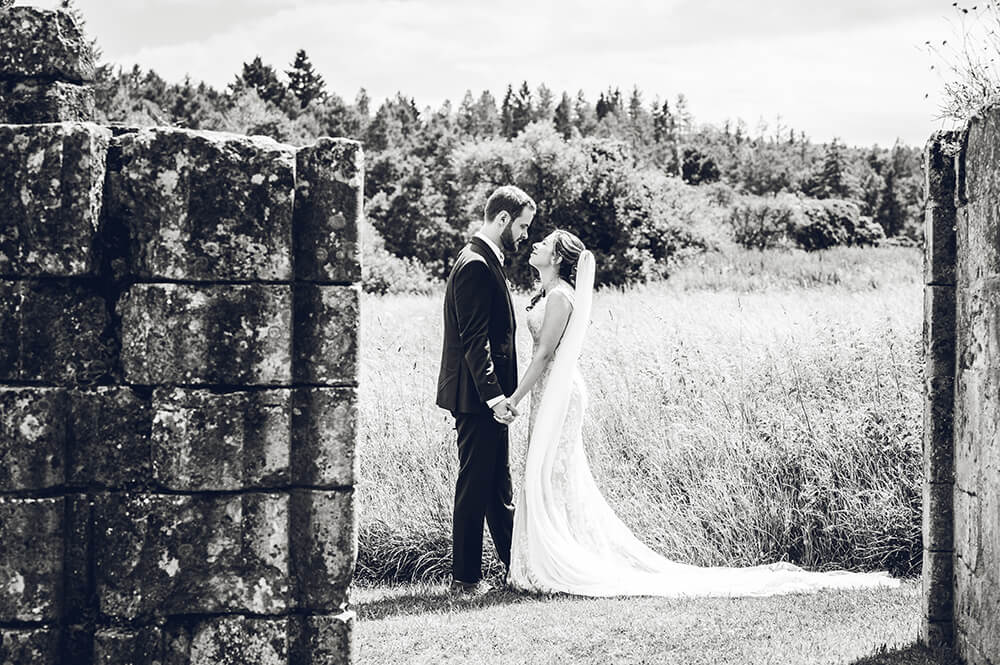First look de mariage à l'Abbaye de Saint-Evroult-Notre-Dame-du-Bois