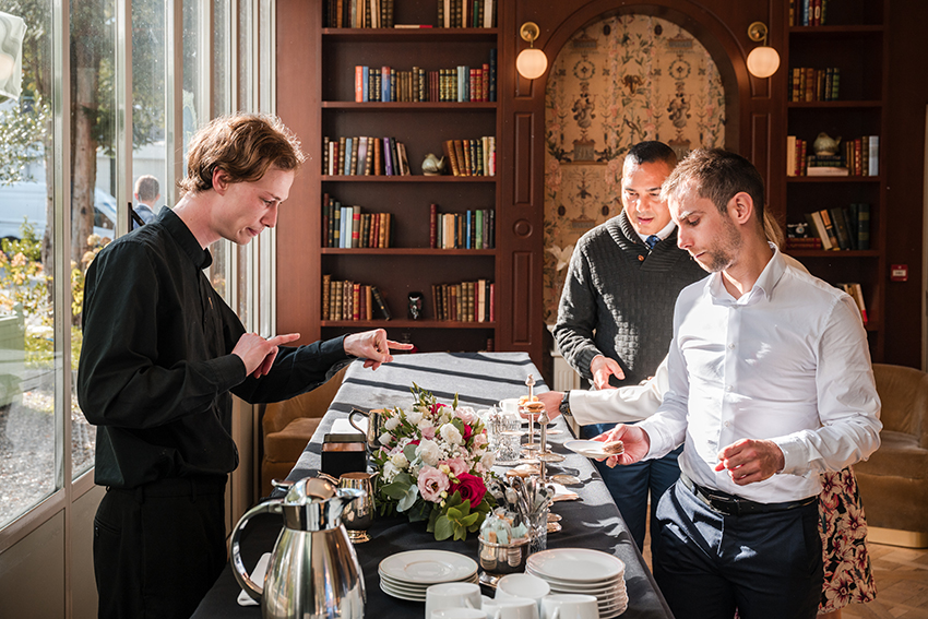 Repas de mariage à Maison Ladurée Pavillon Gravelle au bois de Vincennes - Studio Matthieu - 351 Repas de mariage à Maison Ladurée Pavillon Gravelle au bois de Vincennes - Studio Matthieu
