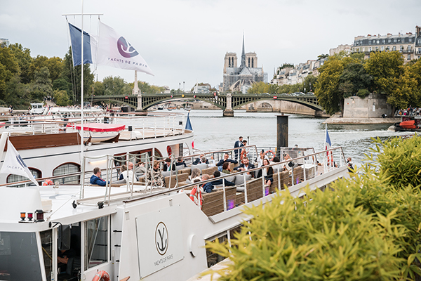 Photos lors de l'apéritif de mariage sur la Péniche Victoria