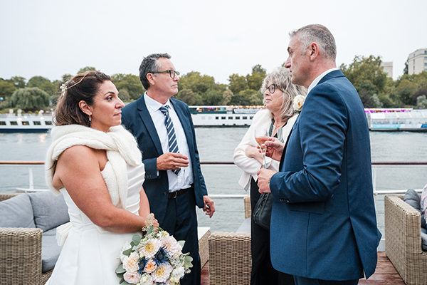 Photos lors de l'apéritif de mariage sur la Péniche Victoria