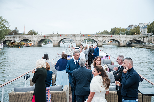 Photos lors de l'apéritif de mariage sur la Péniche Victoria