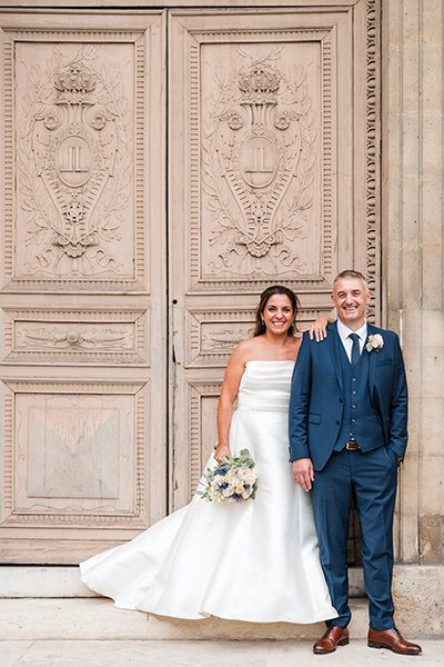 Photos de couple pendant un mariage à Paris
