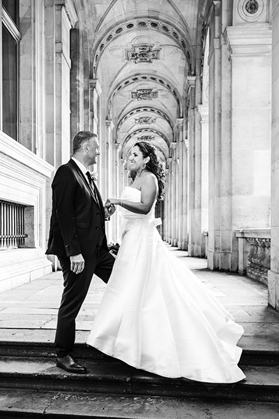 Photos de couple pendant un mariage à Paris