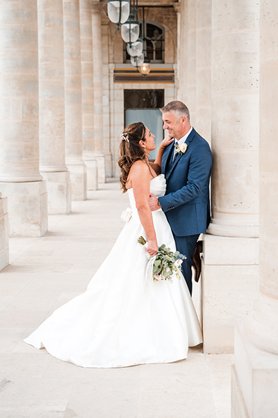Photos de couple pendant un mariage à Paris