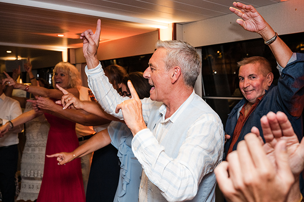 Photos lors du repas de mariage sur la Péniche Victoria