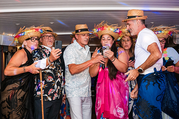 Photos lors du repas de mariage sur la Péniche Victoria