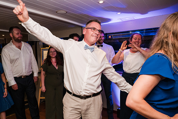 Photos lors de la soirée de mariage sur la Péniche Victoria