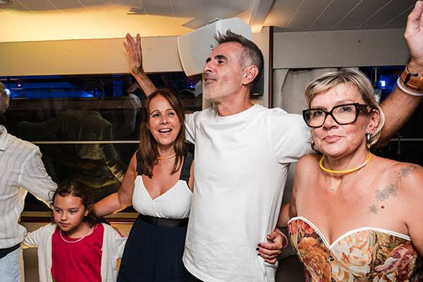 Photos lors de la soirée de mariage sur la Péniche Victoria