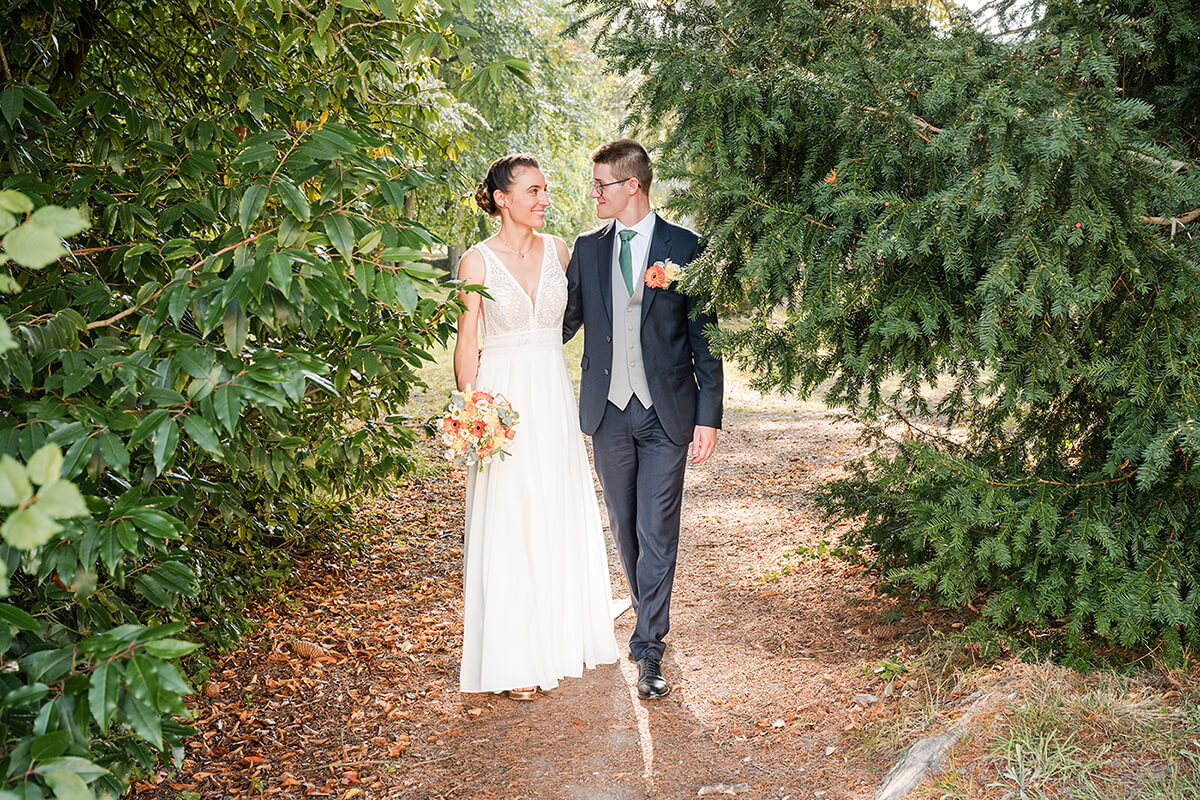 Photo de couple de mariage à l'abbaye Royale de Chaalis