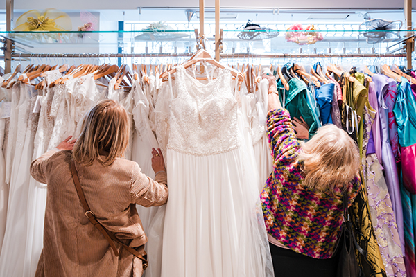 Essayage de robe de mariée à Nogent sur Marne - Studio Matthieu