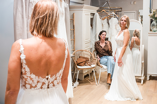 Essayage de robe de mariée à Nogent sur Marne - Studio Matthieu